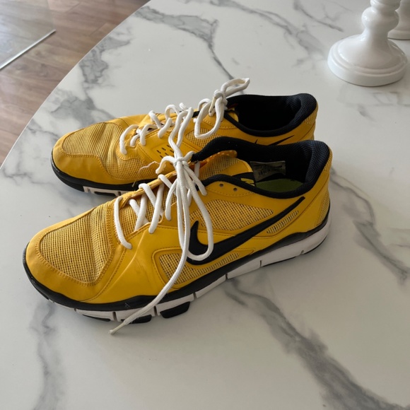 Nike Free TR - Picture 2 of 4